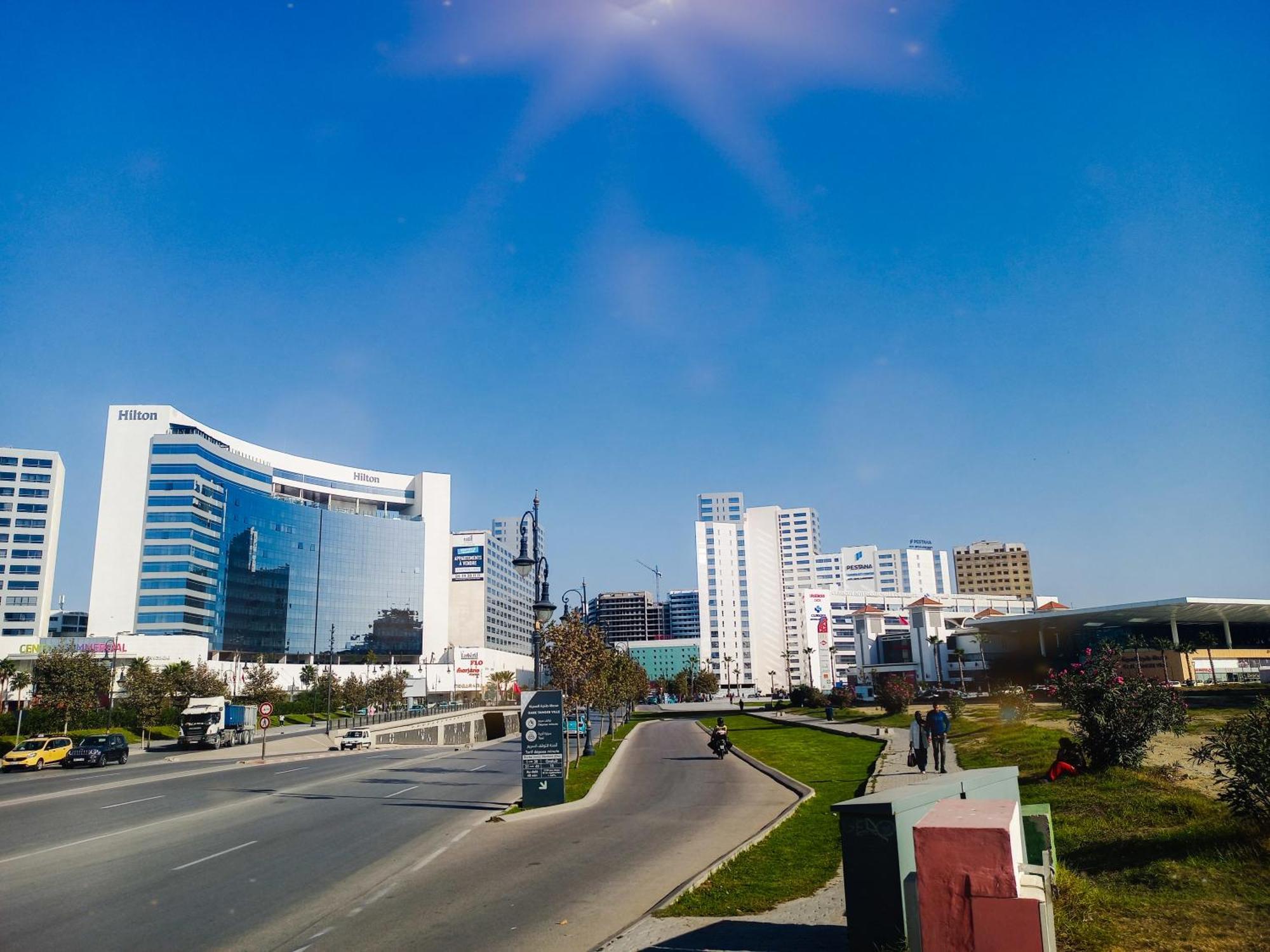 Amazing Appartement Au Centre Ville En Face Hilton & Gare Train De Tgv De Tanger 2N Ngoại thất bức ảnh