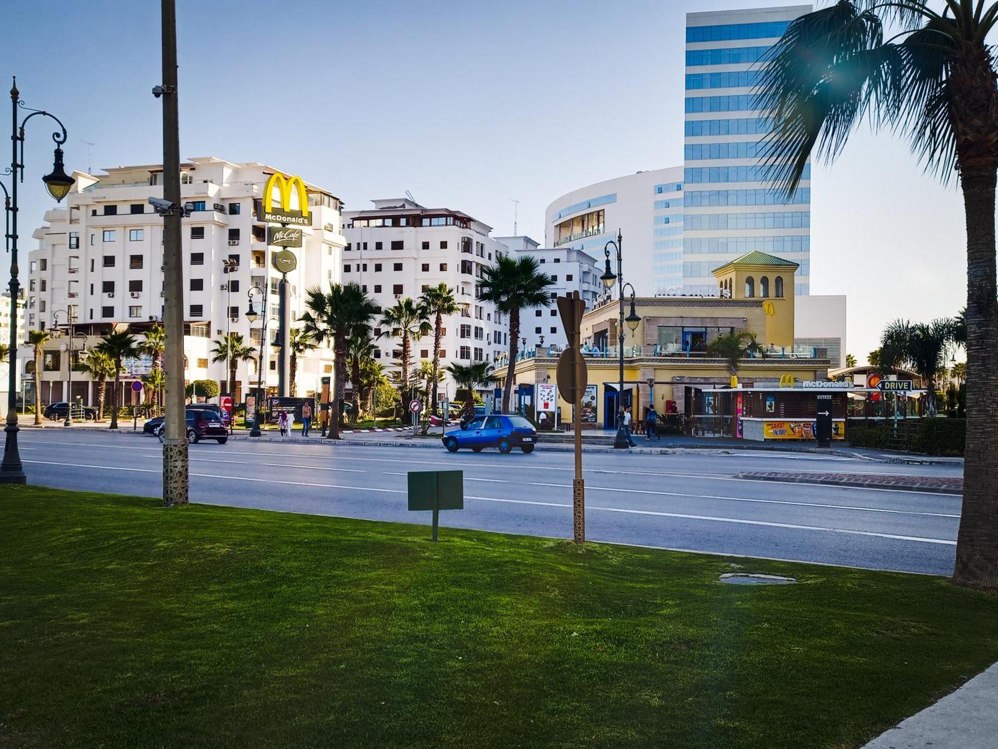Amazing Appartement Au Centre Ville En Face Hilton & Gare Train De Tgv De Tanger 2N Ngoại thất bức ảnh