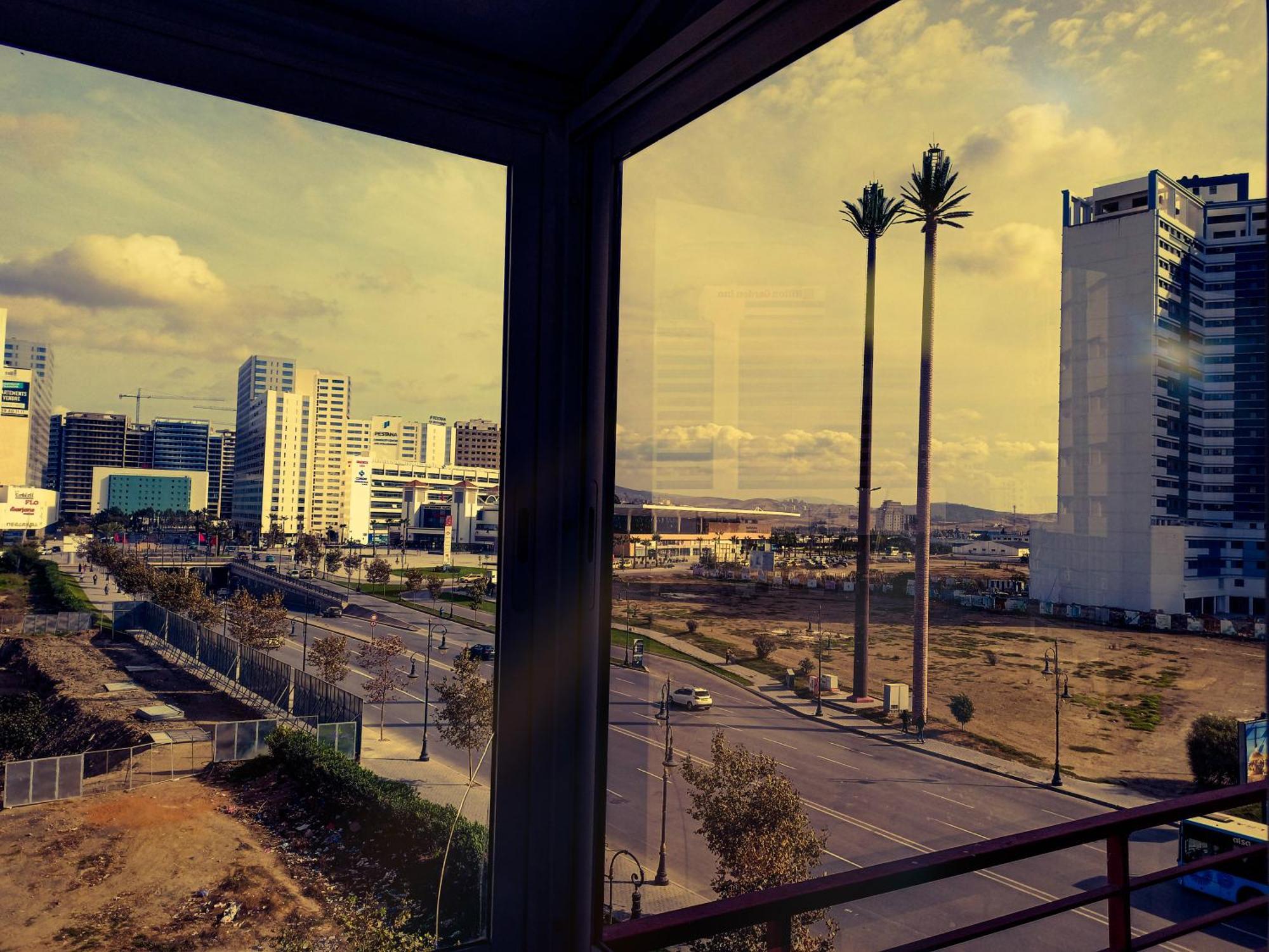 Amazing Appartement Au Centre Ville En Face Hilton & Gare Train De Tgv De Tanger 2N Ngoại thất bức ảnh