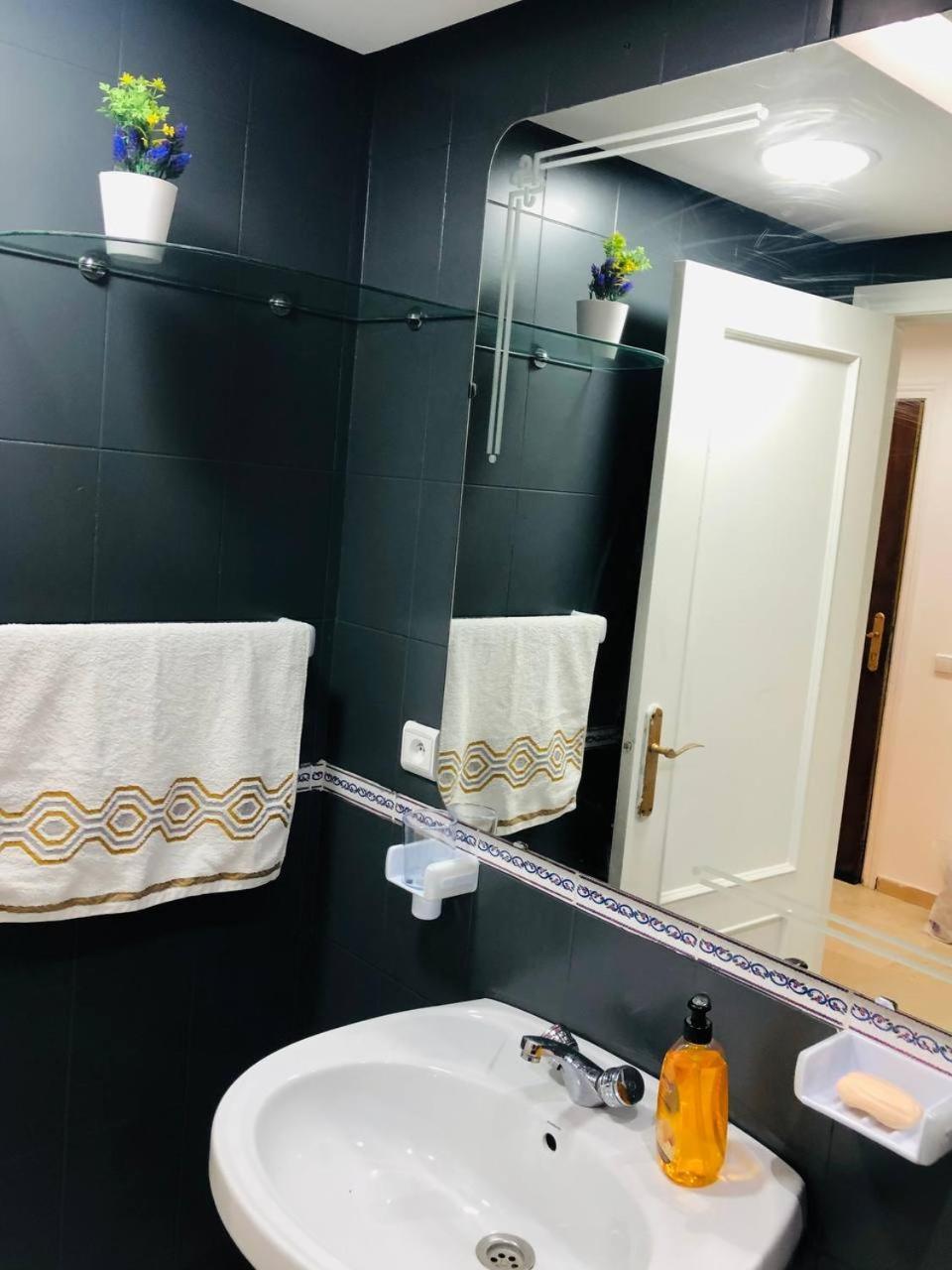 Amazing Appartement Au Centre Ville En Face Hilton & Gare Train De Tgv De Tanger 2N Ngoại thất bức ảnh